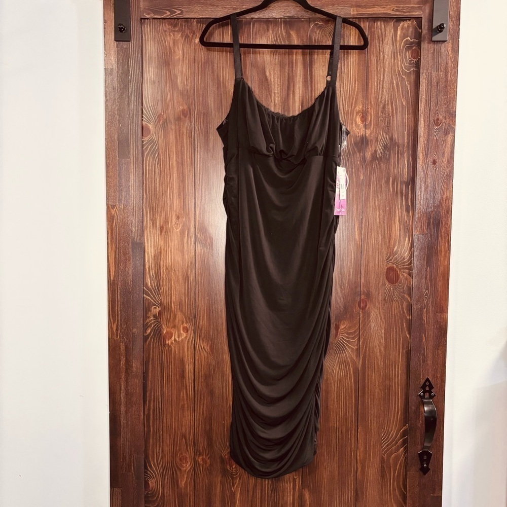 EMERALD SUNDAE Trendy Plus Size Black Ruched Bodycon Midi Dress NWT - Picture 4 of 5